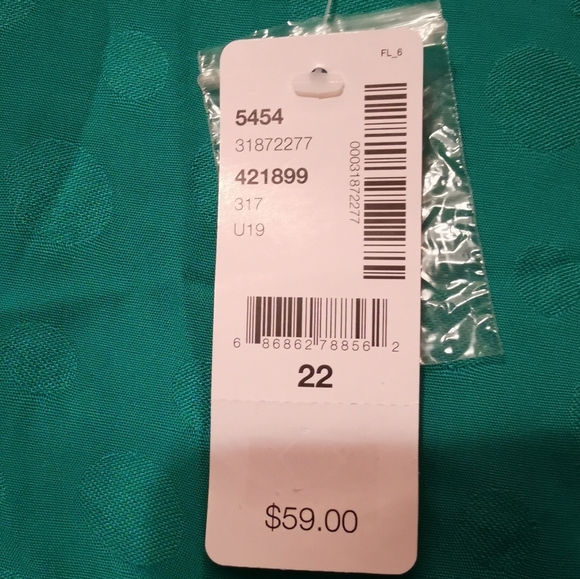 2/80$👙 NWT Cold Shoulder Wrap
Blouse 22 - Picture 7 of 12